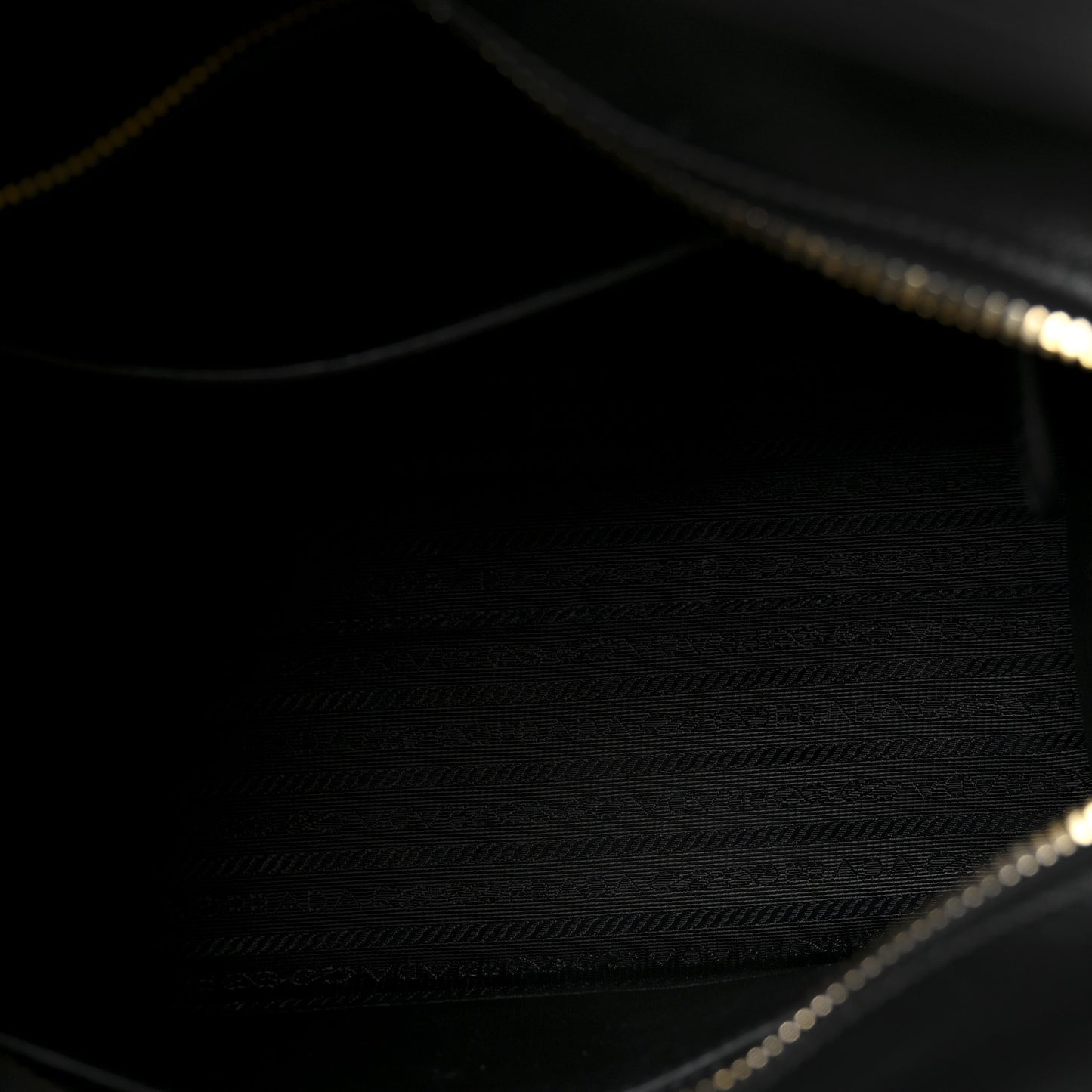 Saffiano City Calfskin Medium Esplanade Tote Black