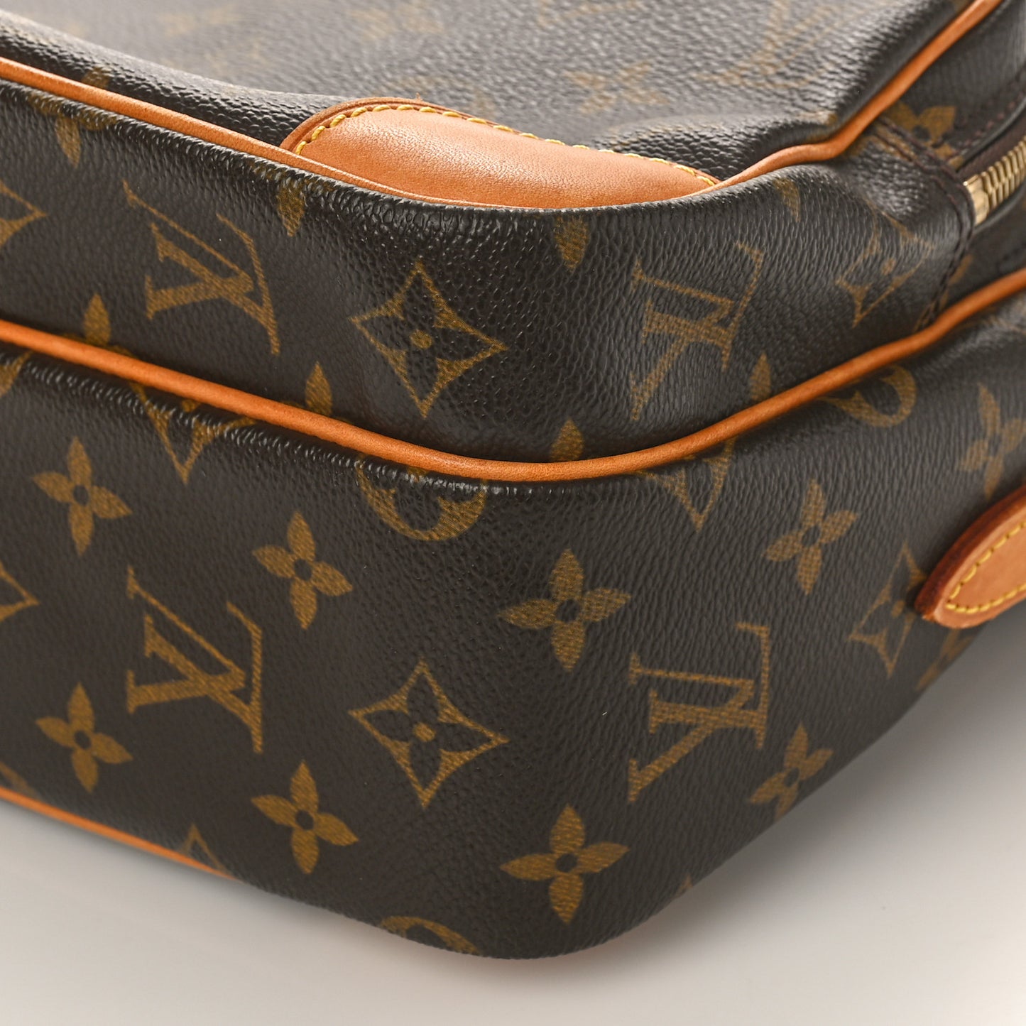 Monogram Nil 28