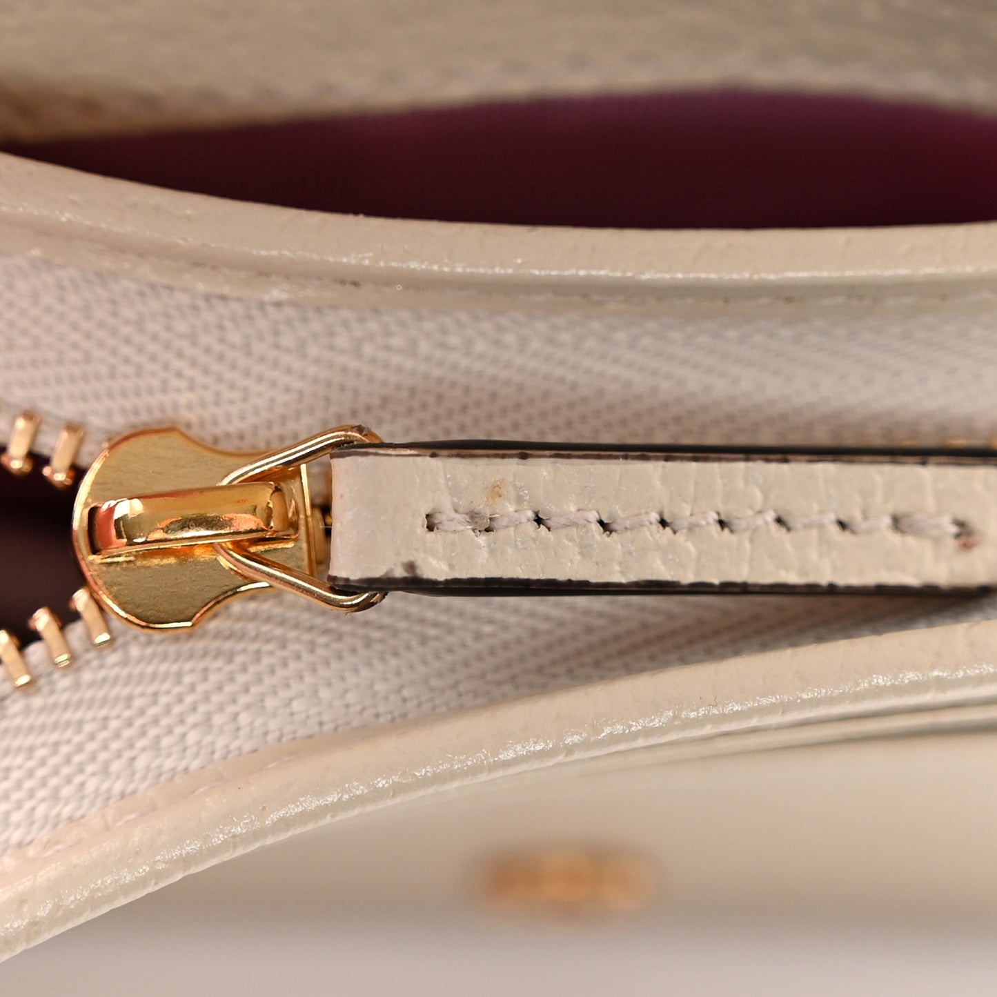 Textured Dollar Calfskin Berry Print GG Marmont Card Case Mystic White Light Pink