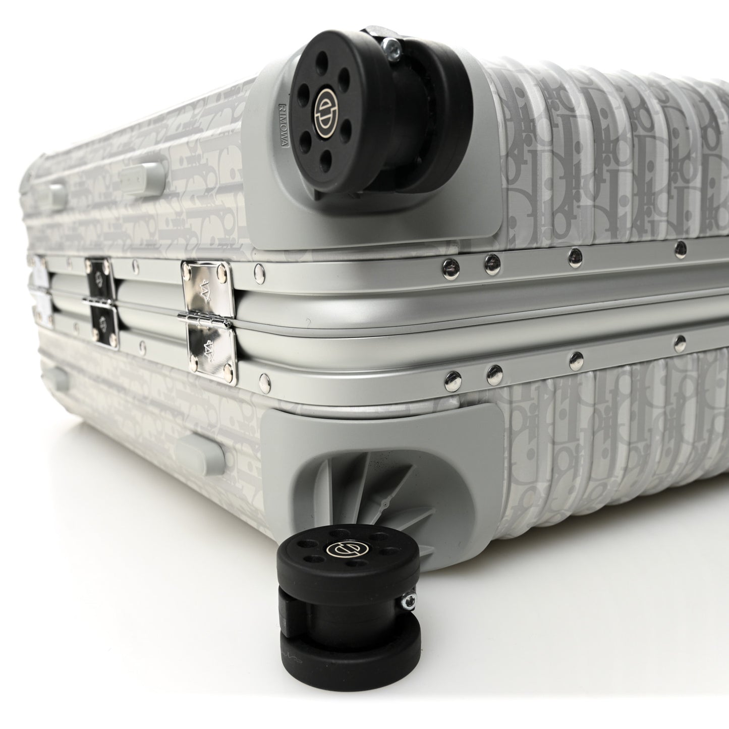X RIMOWA Aluminum Gradient Cabin Luggage Silver