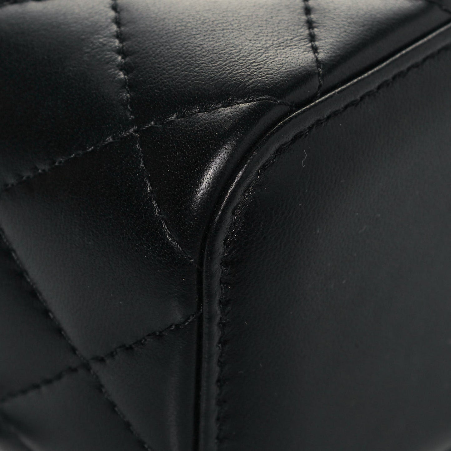 Lambskin Quilted Mini Pearl Crush Vanity Case With Chain Black