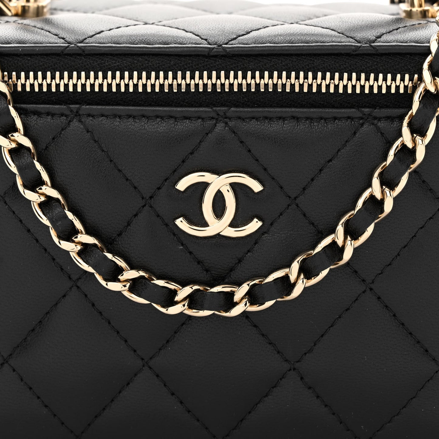 Lambskin Quilted Small Top Handle Vanity Case With Chain Black