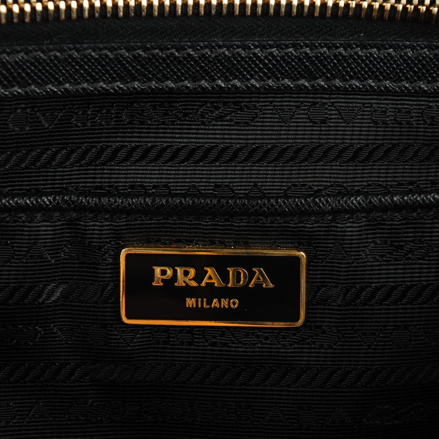 Saffiano Medium Galleria Double Zip Tote Black