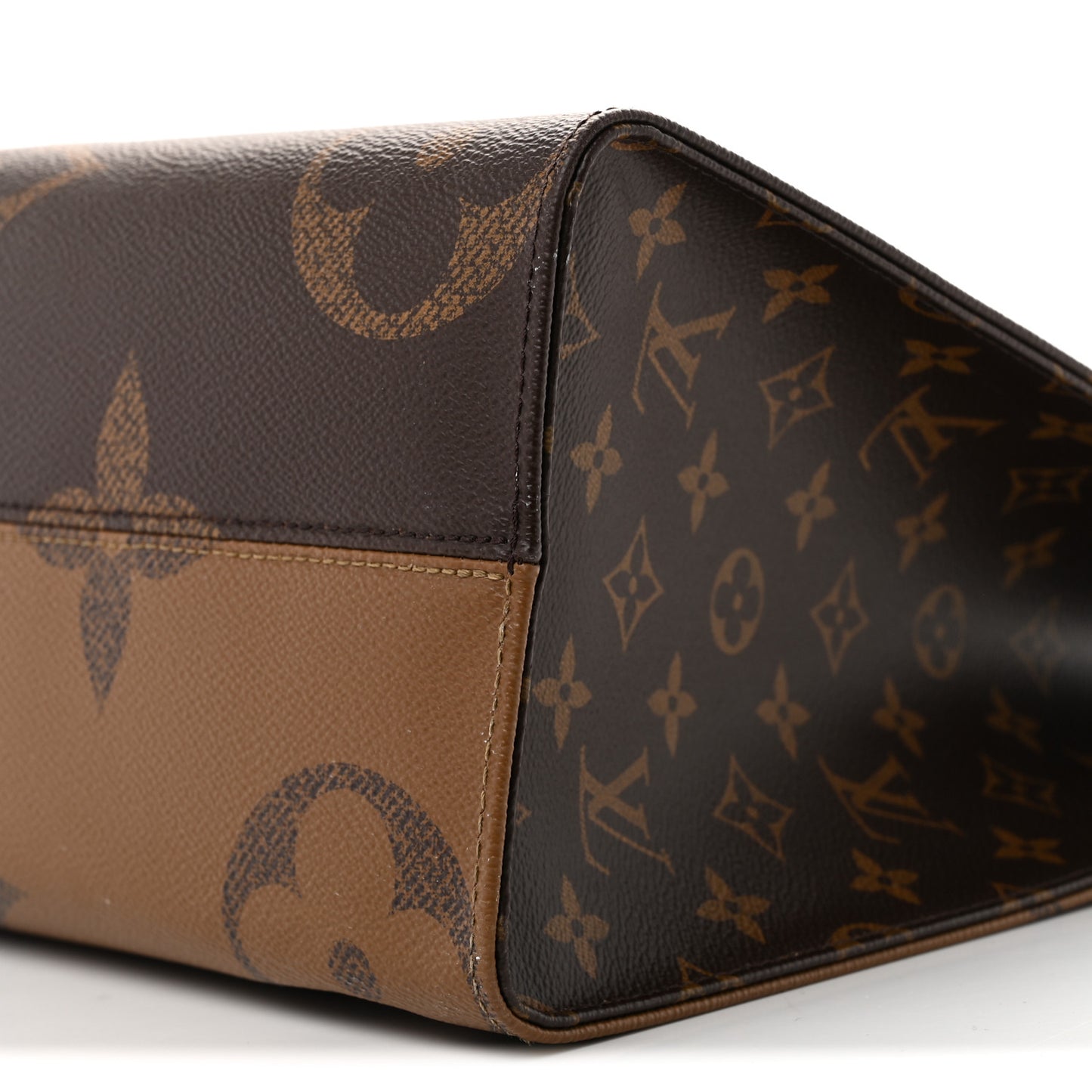Reverse Monogram Giant Onthego MM