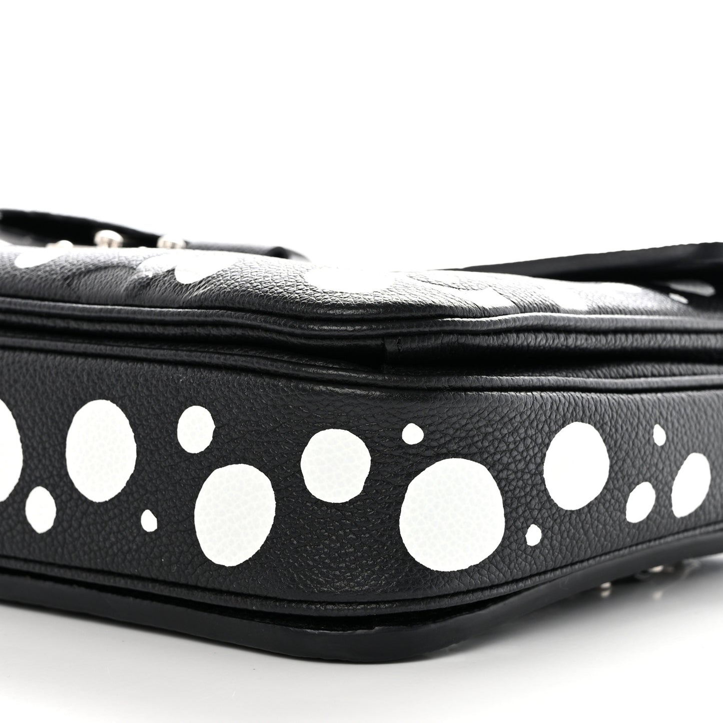 LV X YK Empreinte Monogram Giant Pochette Metis Black