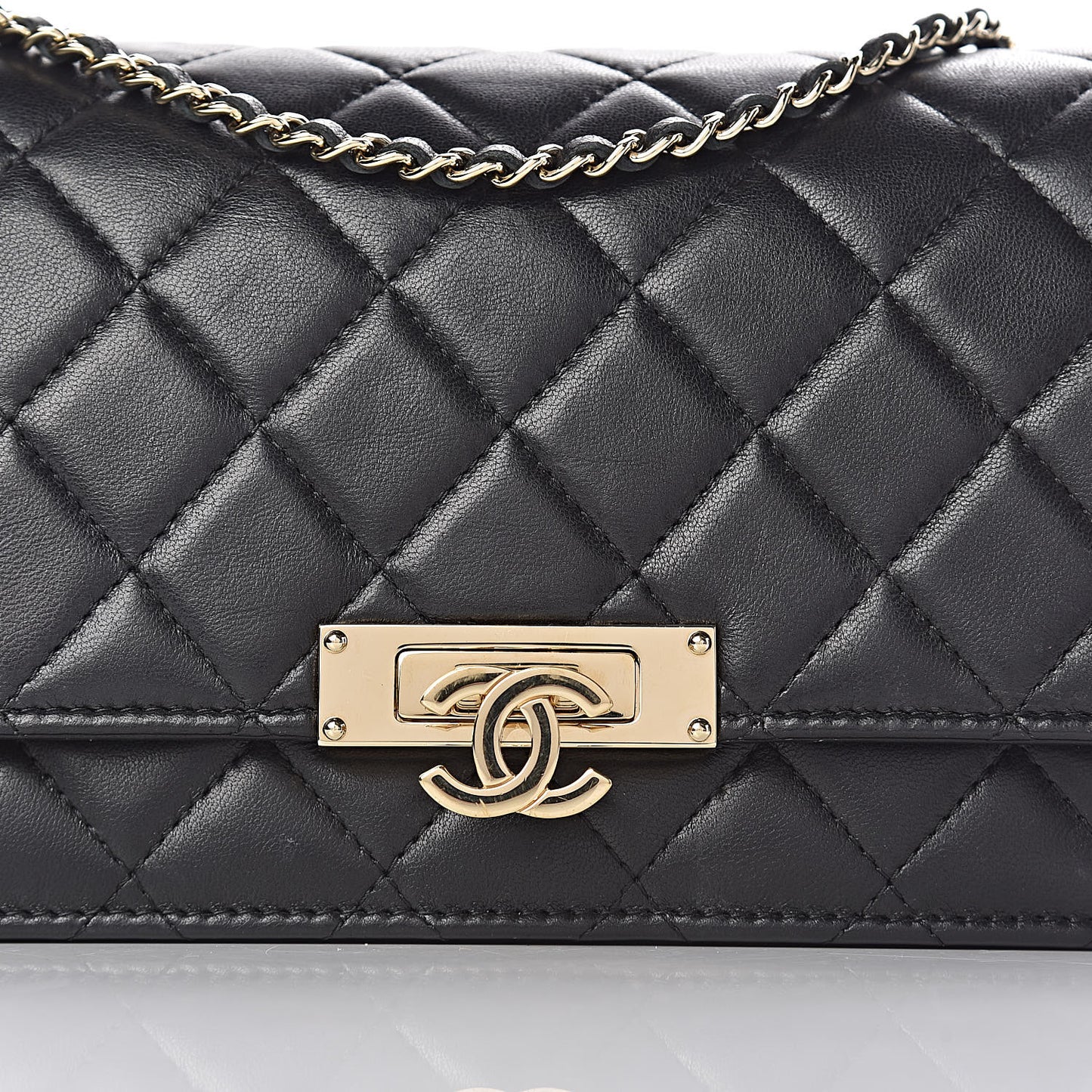 Lambskin Quilted Golden Class Wallet on Chain WOC Black