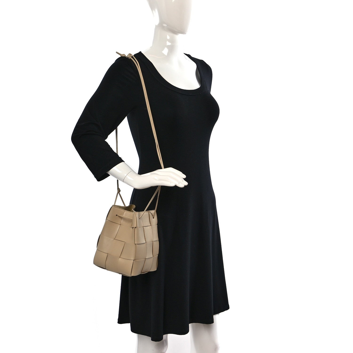 Bottega Veneta Nappa Maxi Intrecciato Cassette Bucket Bag Almond Almond 2 of 8