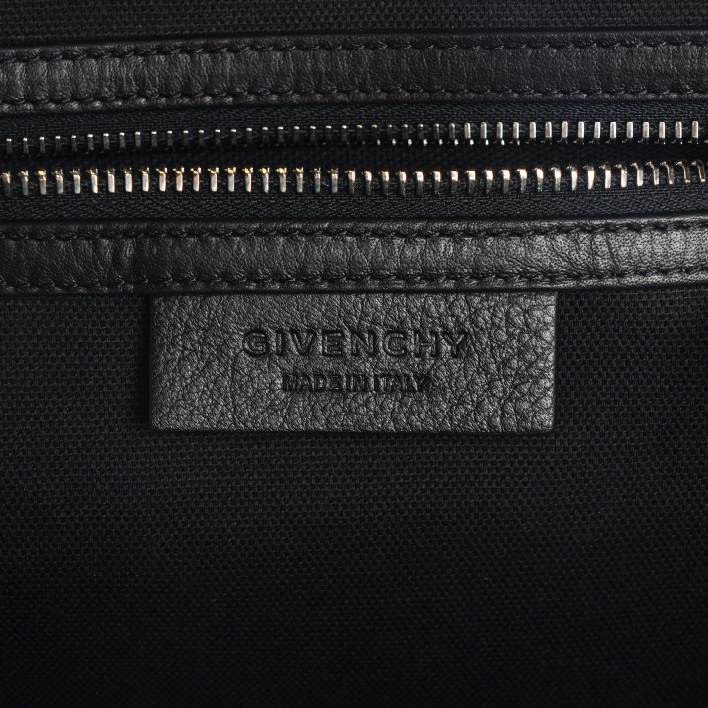 Waxy Grained Calfskin Medium Nightingale Black