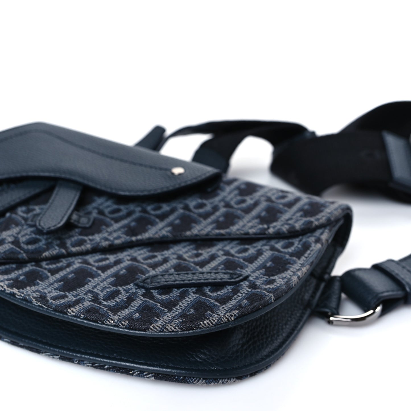 Oblique Saddle Messenger Pouch Blue Black