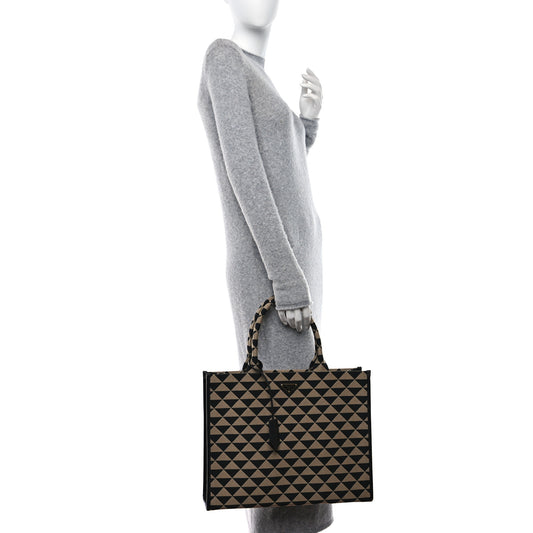 Jacquard Saffiano Triangolo Symbole Embroidered Large Tote Black Corda