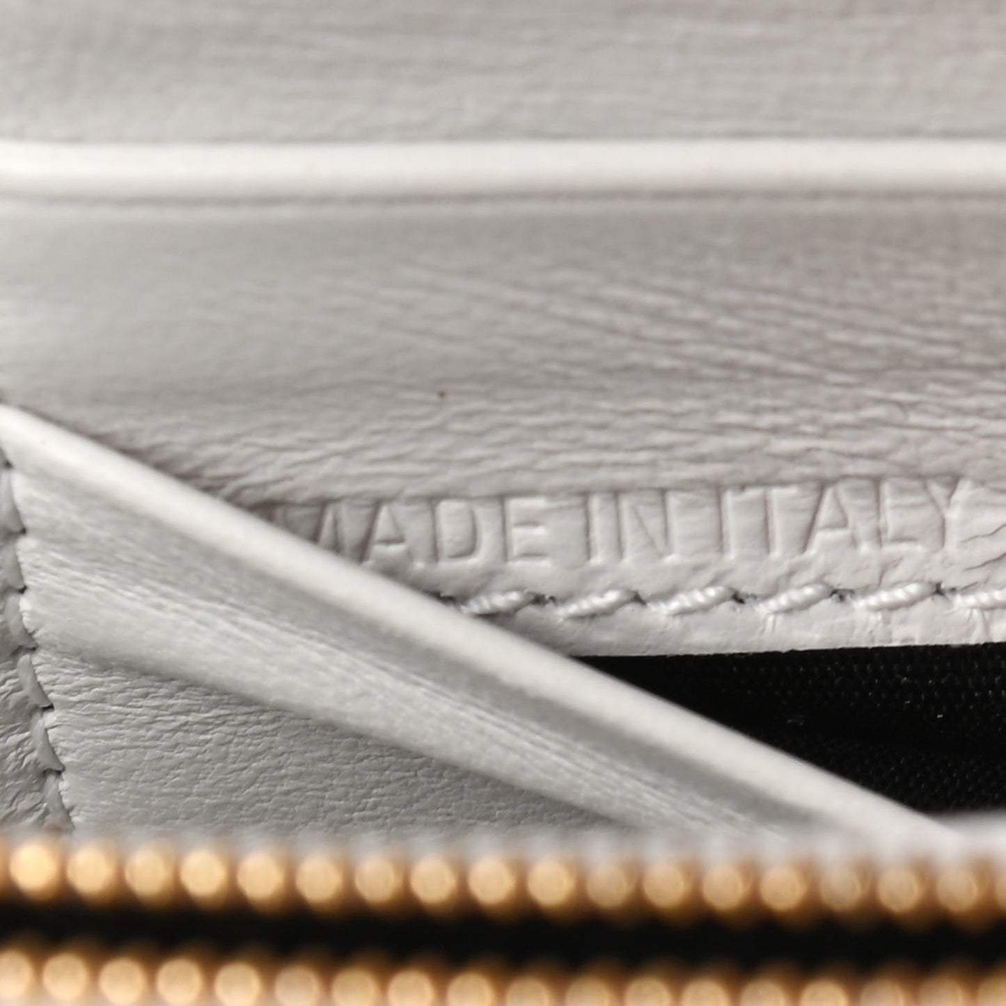 Shiny Calfskin Crocodile Embossed Hourglass Chain Bag White