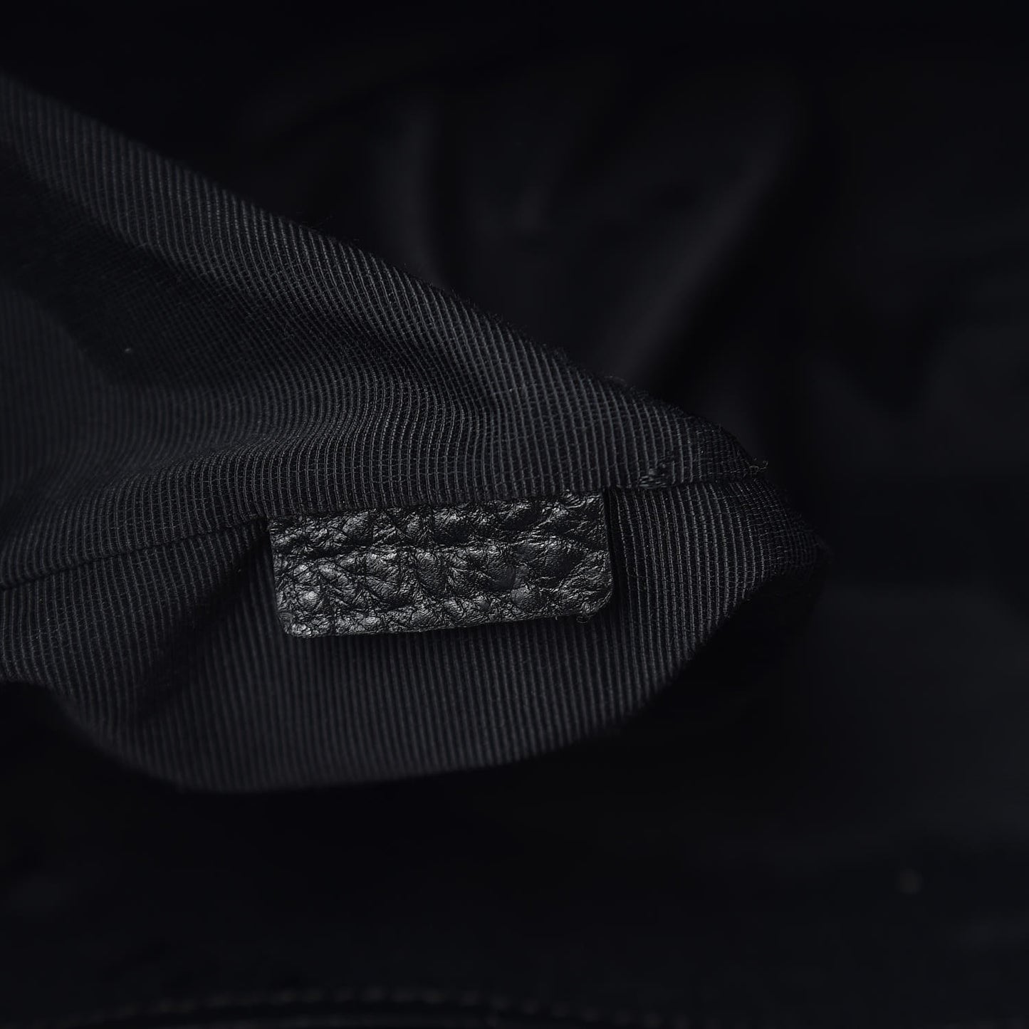 Heritage Grain Medium Dewsbury Tote Black