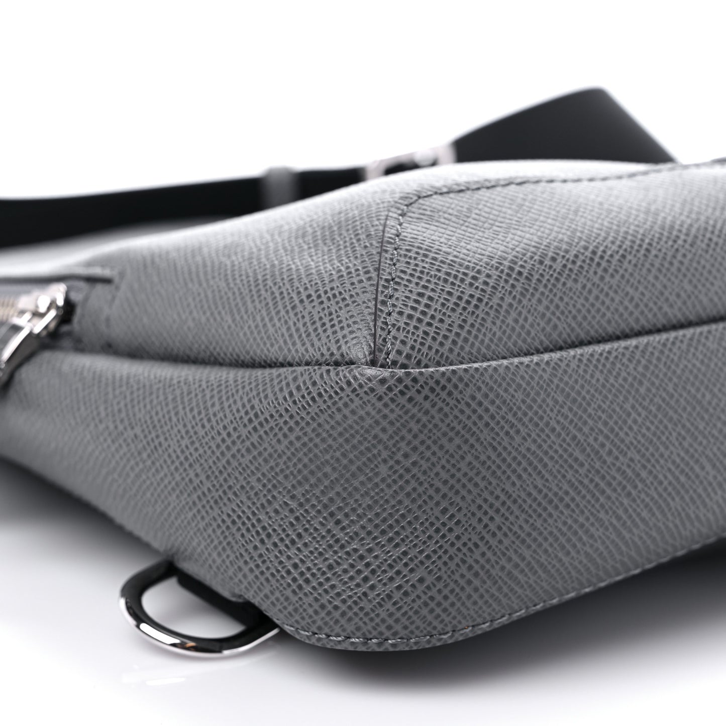 Taiga Avenue Sling Bag Gris
