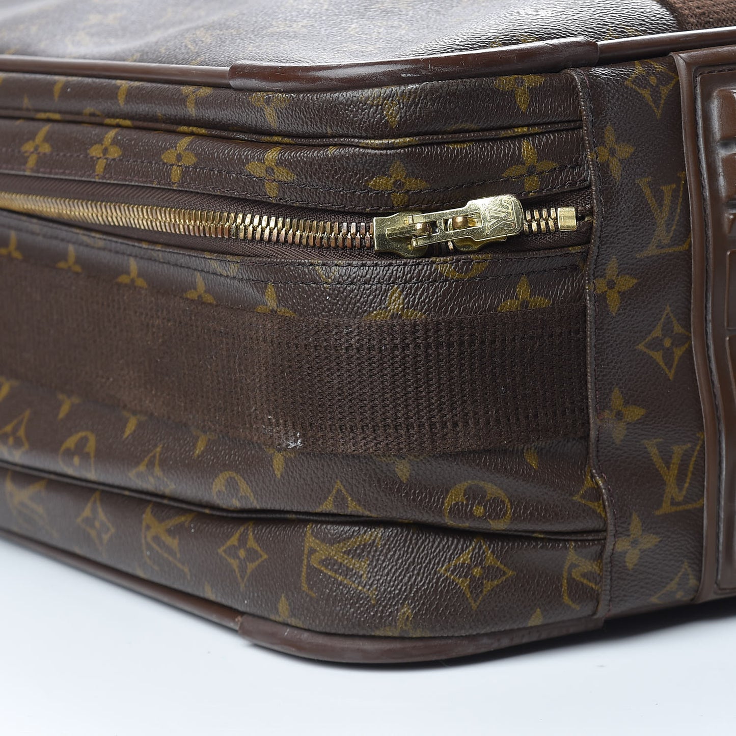 Monogram Satellite 70