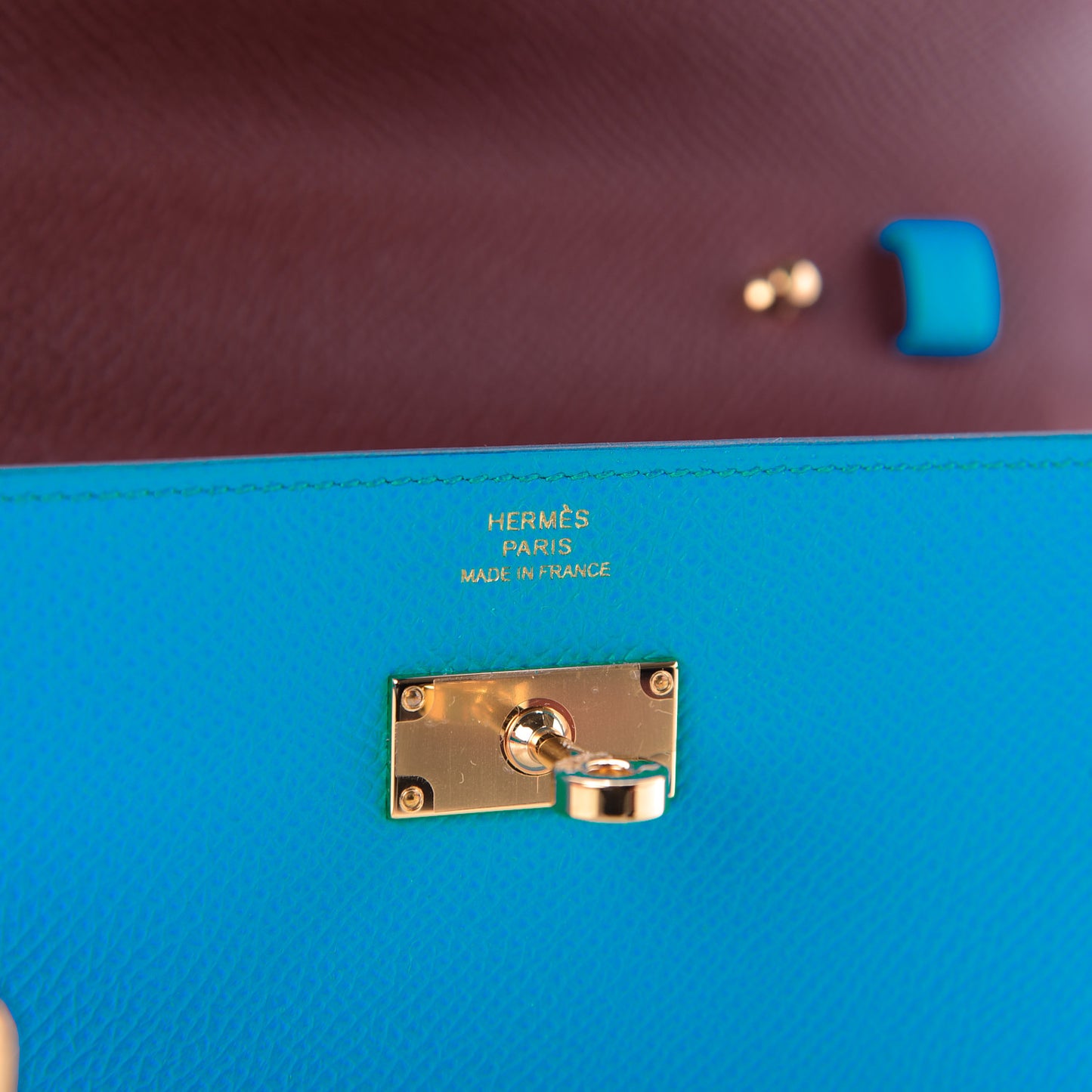Epsom Kelly Wallet To Go Bleu Frida Bordeaux
