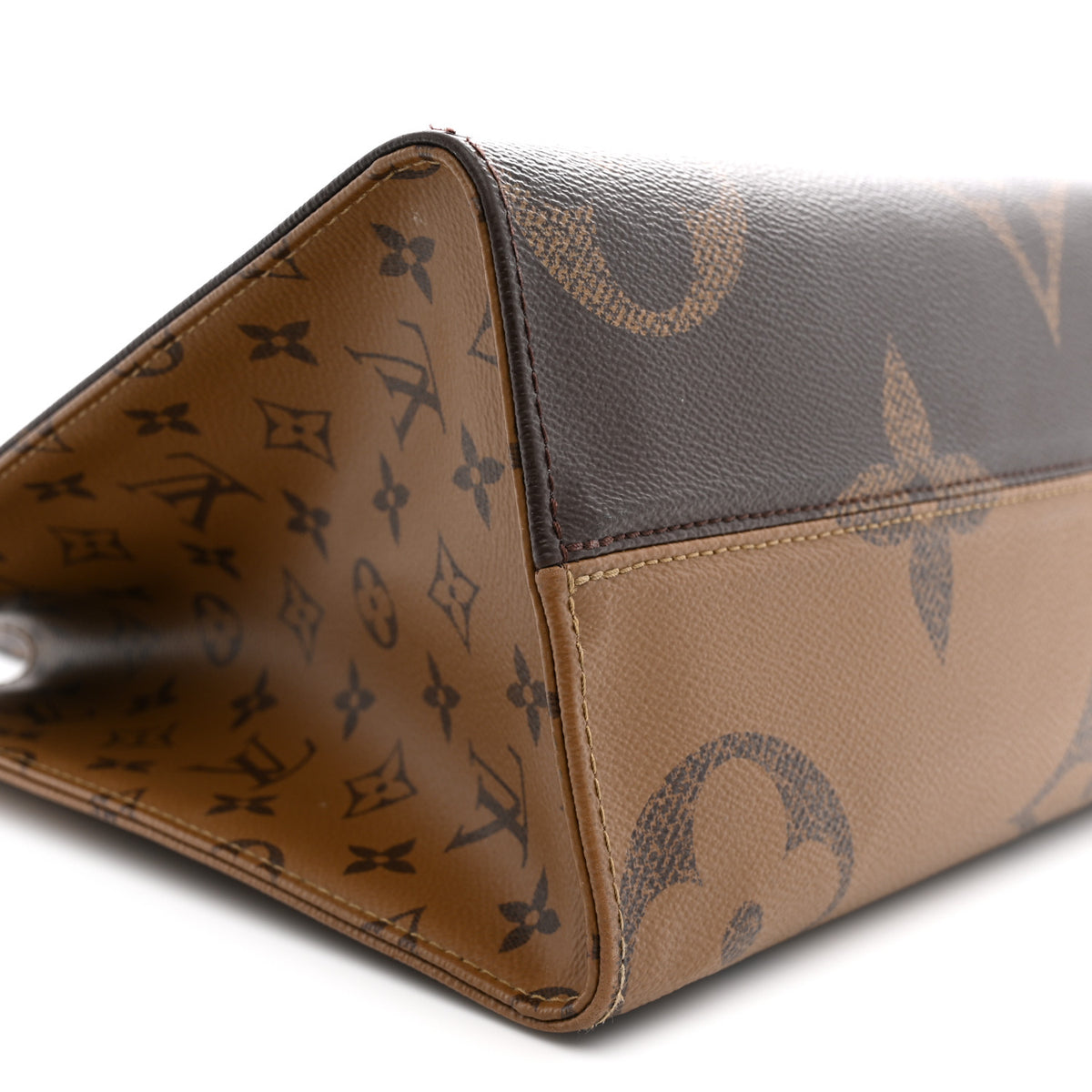 Reverse Monogram Giant Onthego MM