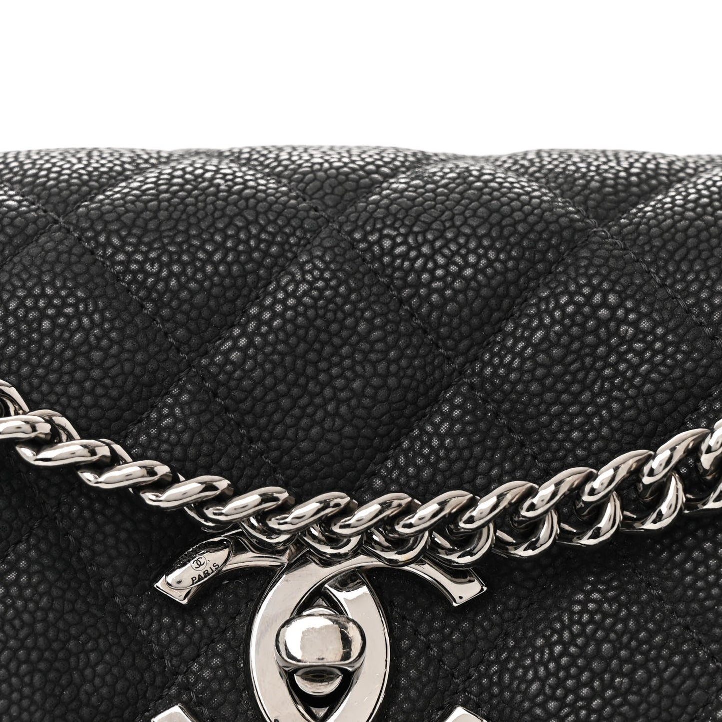 Iridescent Caviar Medium Lady Pearly Flap Black