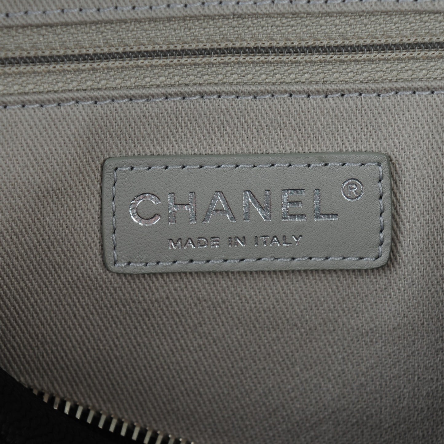 Caviar Quilted Medium Easy Flap Black