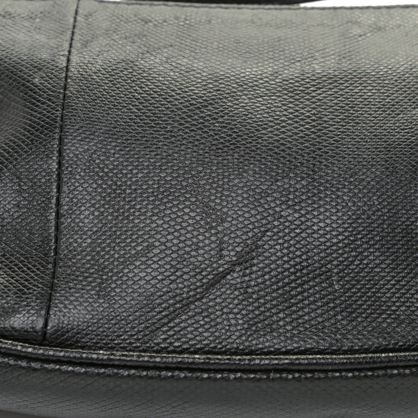 Calfskin Lizard Embossed Boat Pochette Black