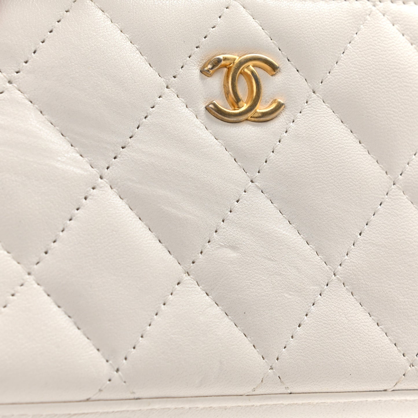 Lambskin Quilted Pearl Crush Small Vanity Case With Chain White