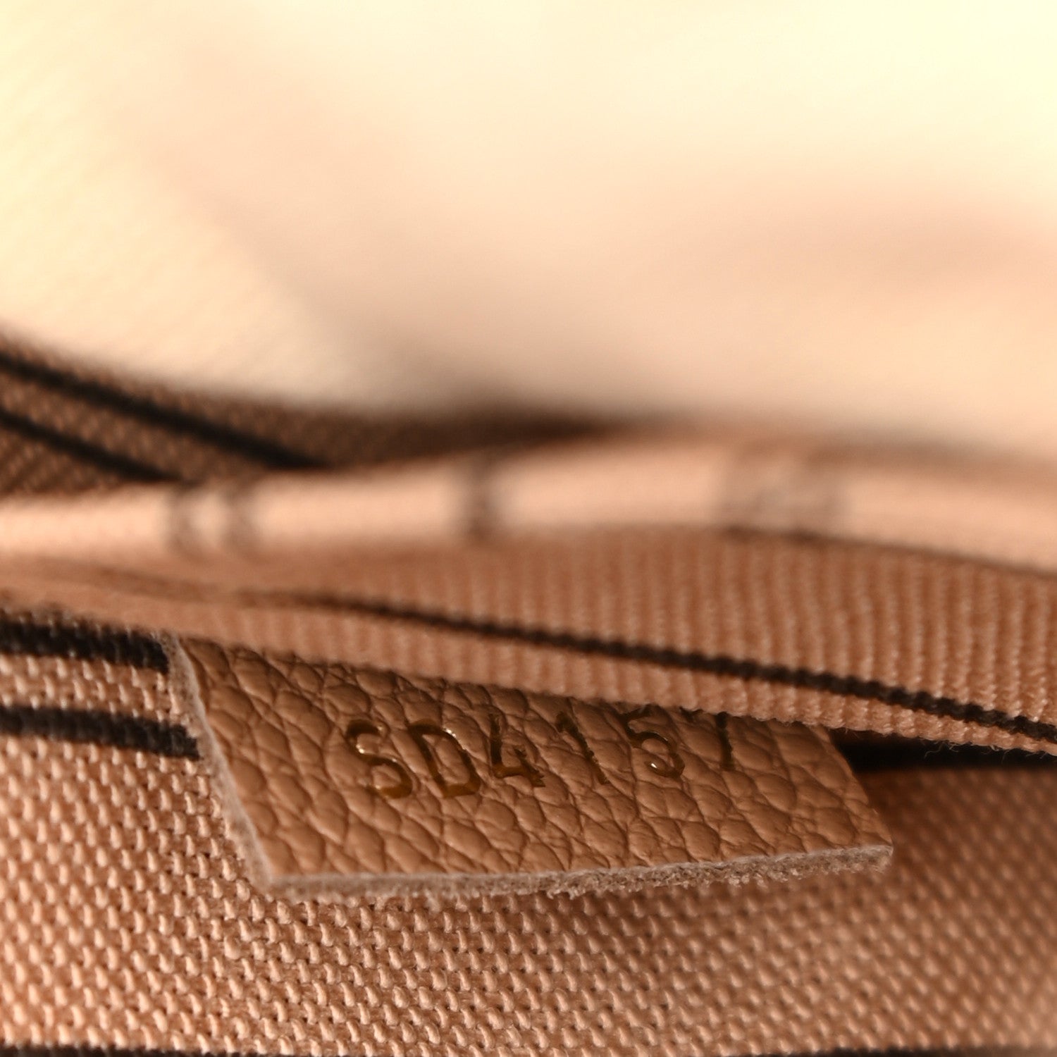 Louis Vuitton Empreinte Montaigne MM Papyrus 7 of 10