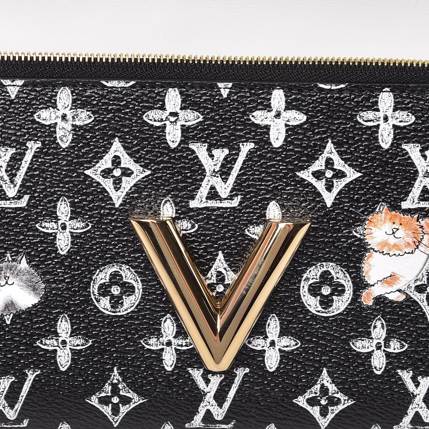 Catogram Twist Chain Wallet Black