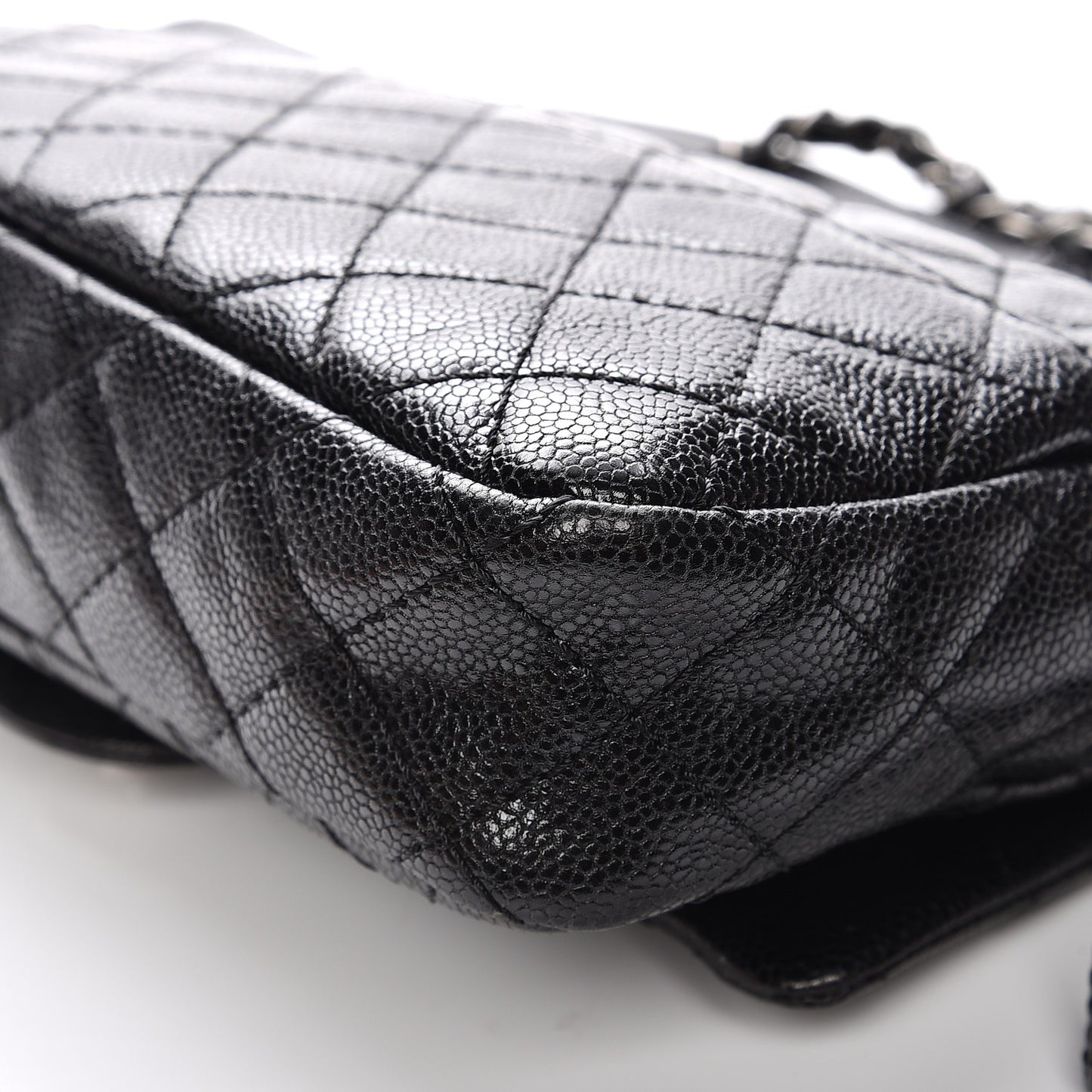 Iridescent Caviar Quilted Small Chic Flap Black