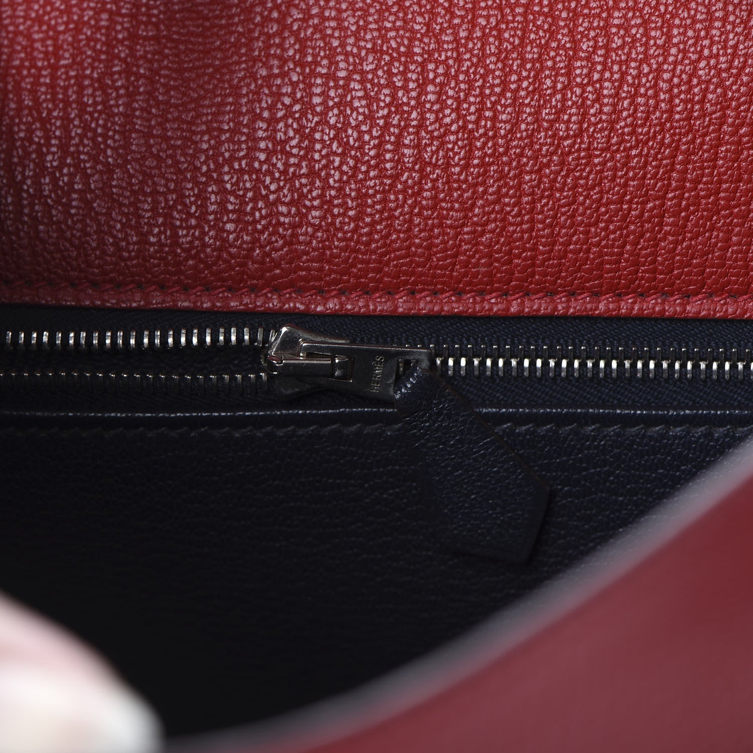 Hermes Chevre Mysore Horseshoe Kelly Retourne 28 Rouge Garance Bleu Obscur 26 of 38