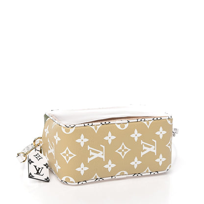 Louis Vuitton Monogram Giant Beach Pouch Kaki 3 of 7
