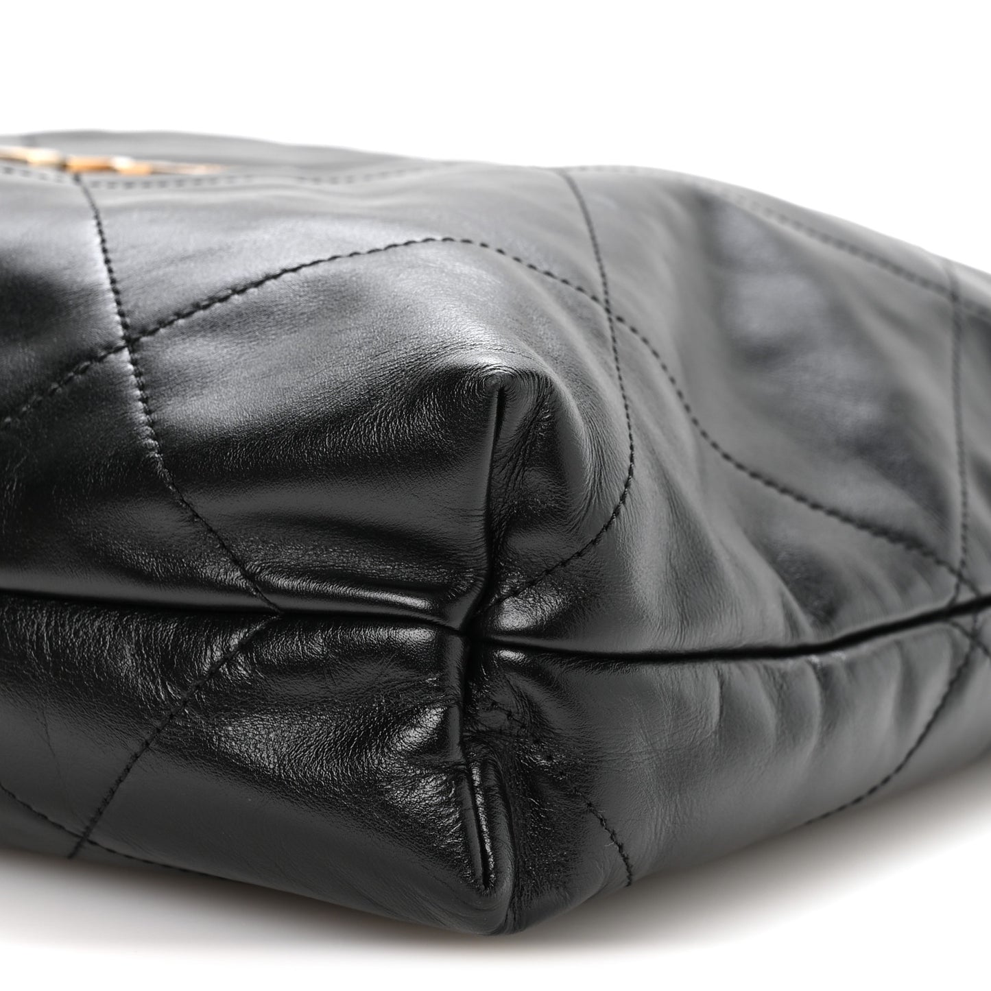 Shiny Calfskin Quilted Chanel 22 Black
