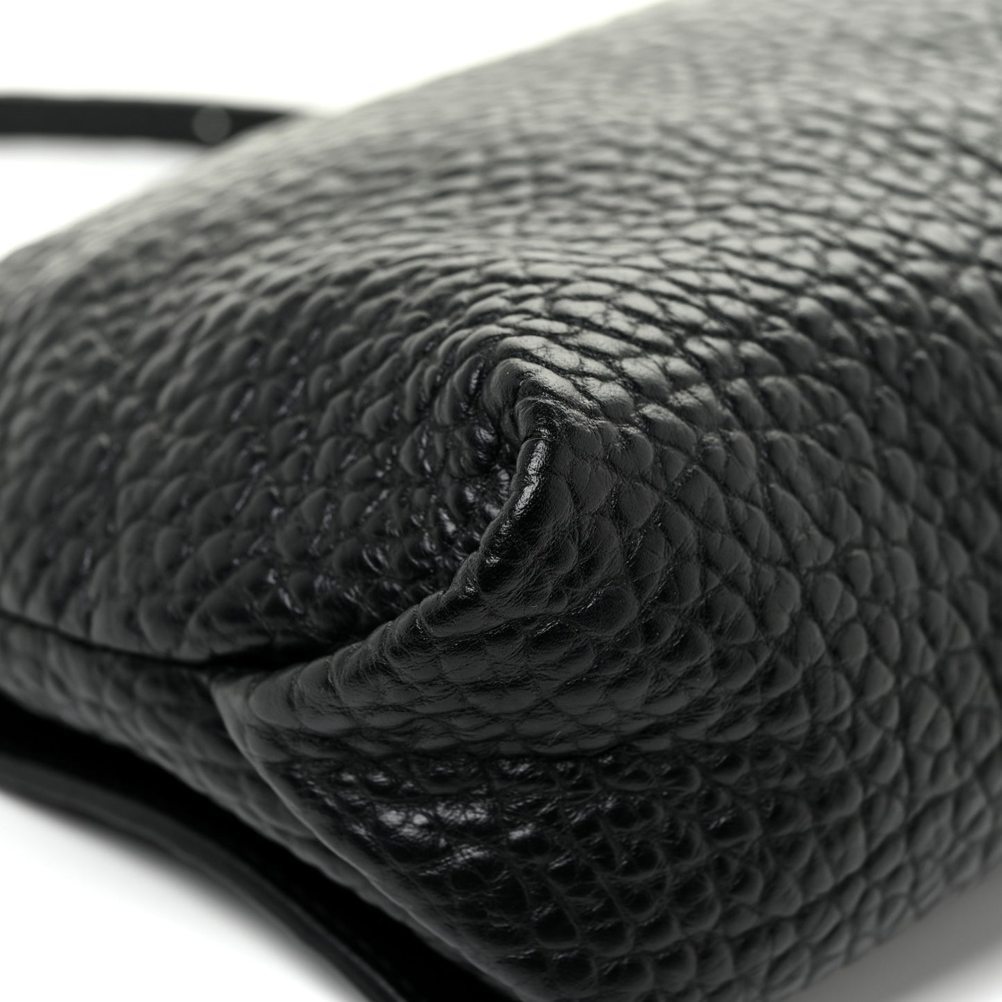 Signature Grain Medium Mildenhall Crossbody Bag Black