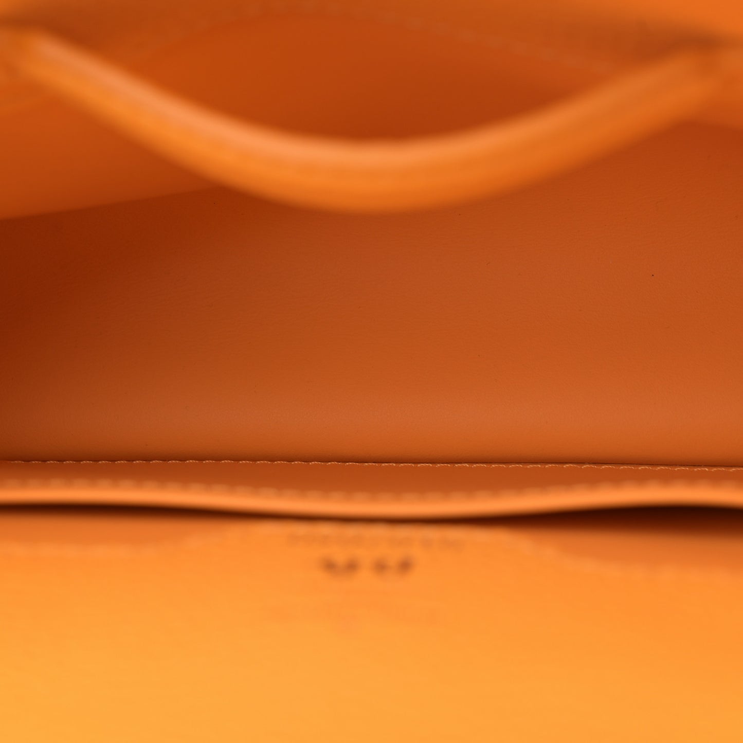 Taurillon Bolsa Capucines MM Orange White