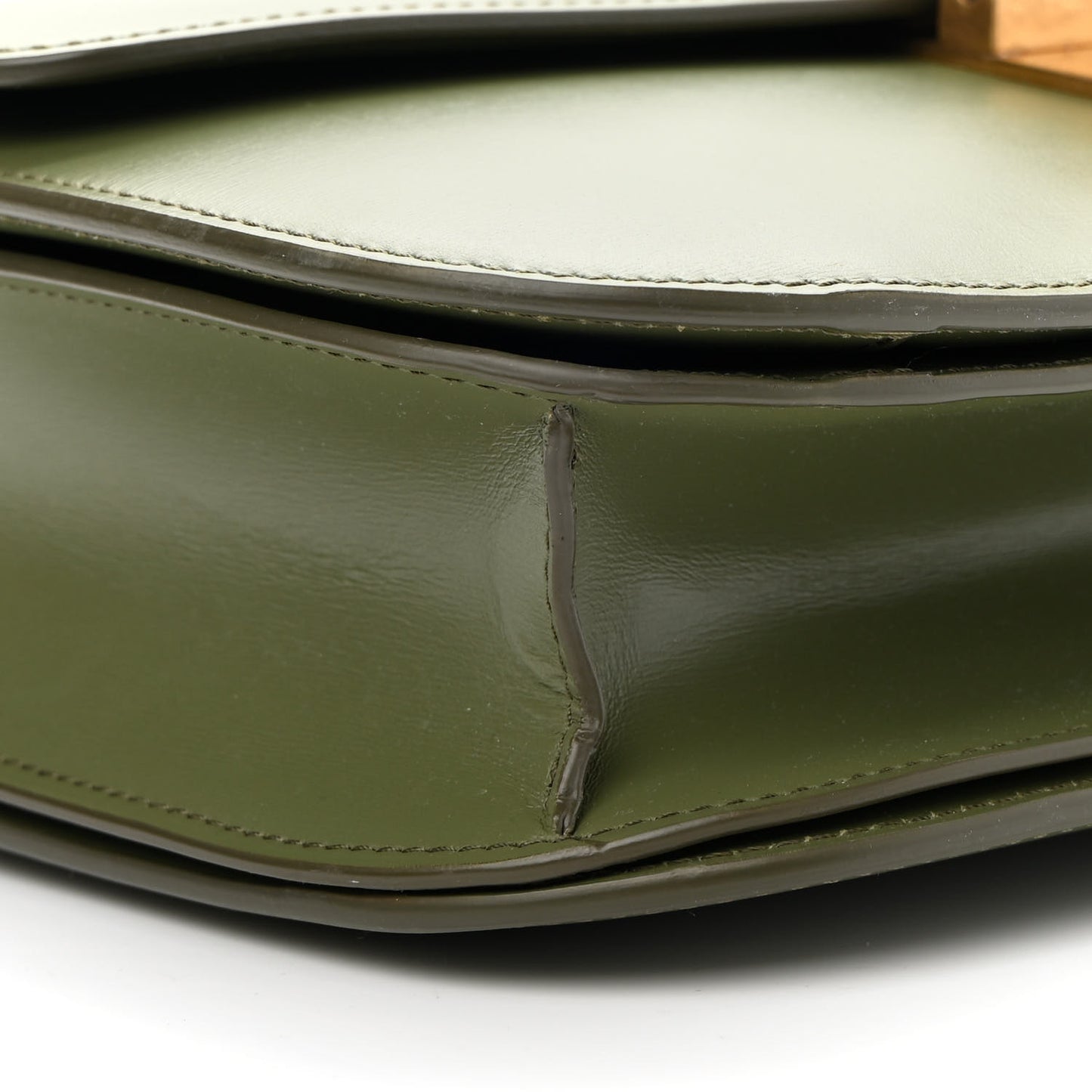 Box Calfskin Classic Box Medium Flap Bag Army Green