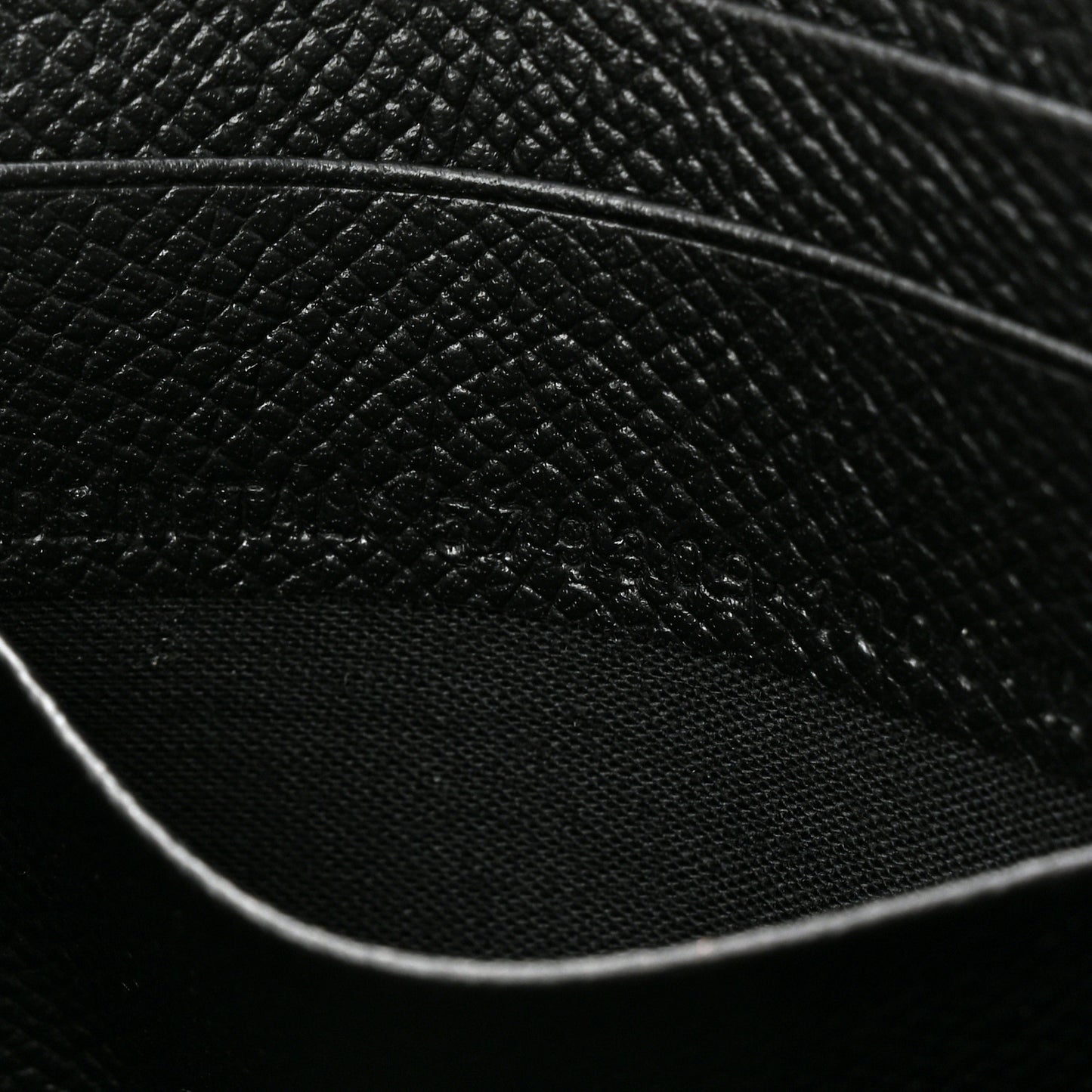 Signature Grained Calfskin Logo Ville Wallet on Chain Black