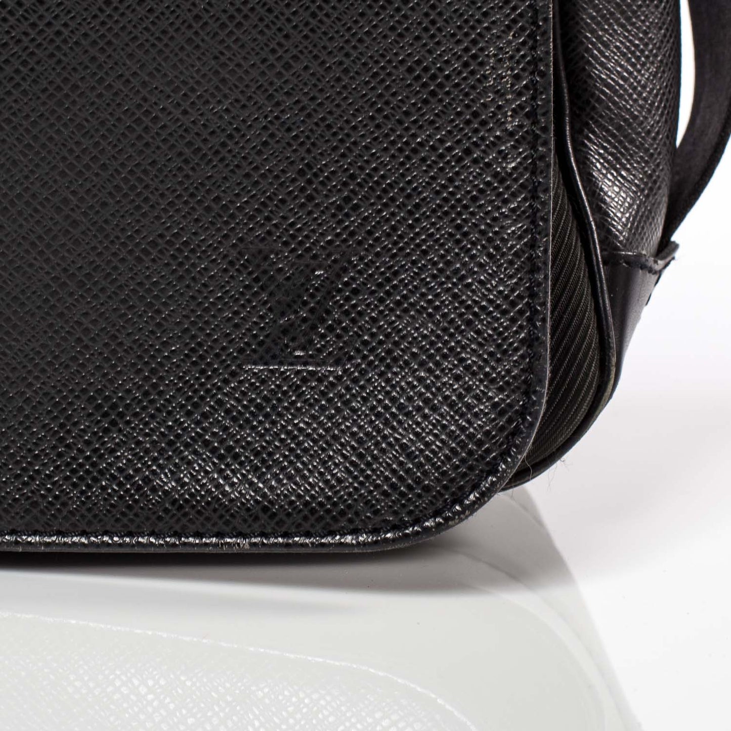 Taiga Viktor Messenger Bag