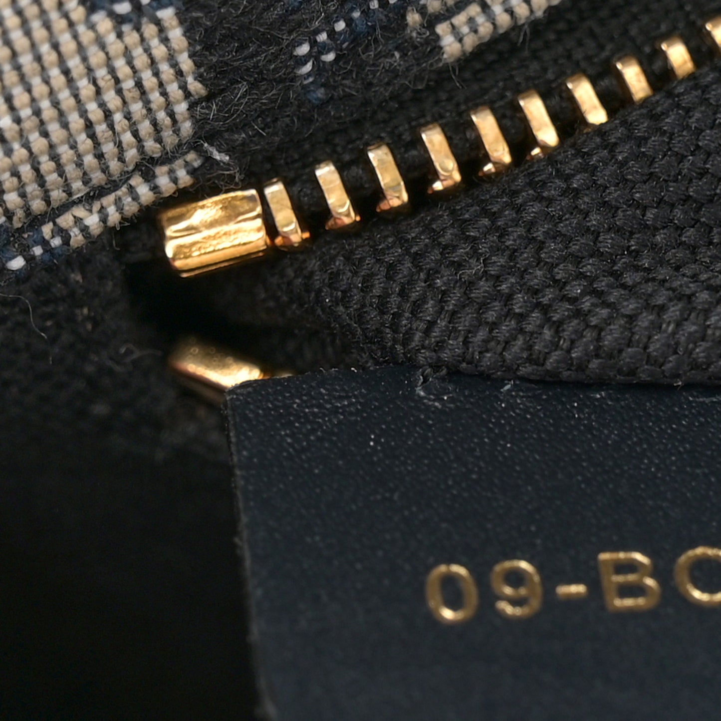 Oblique 30 Montaigne Chain Pouch Blue