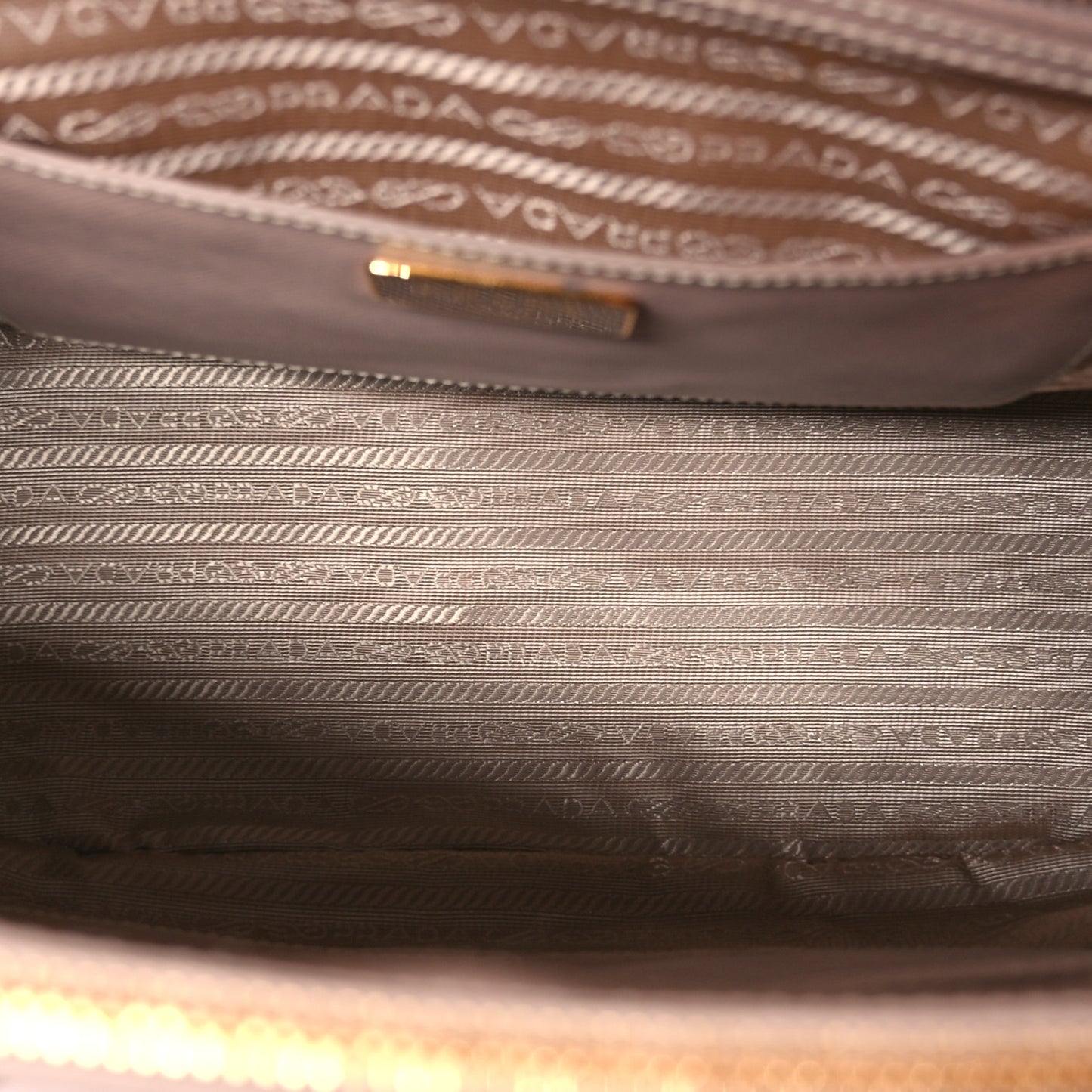 Saffiano Medium Galleria Double Zip Tote Cammeo