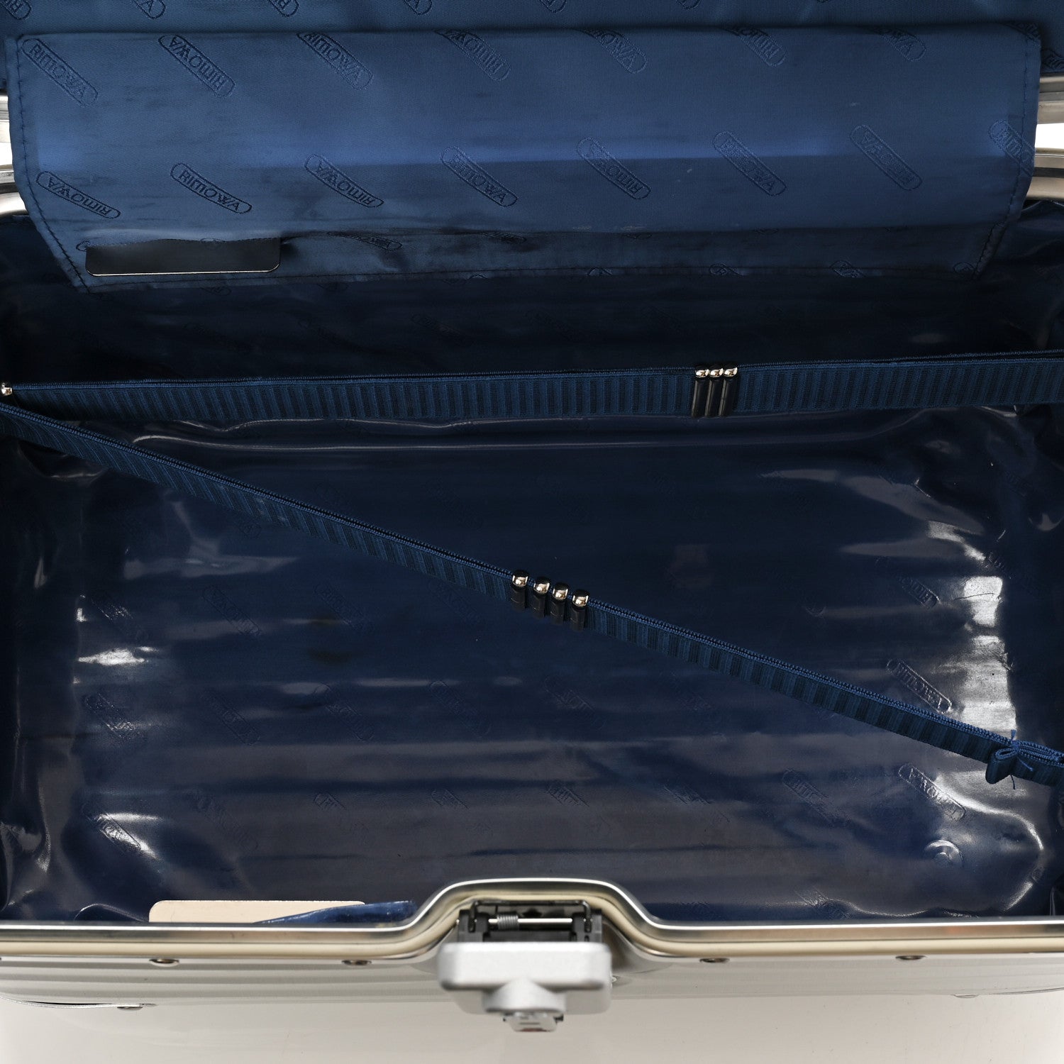 Rimowa Aluminum Topas Vanity Case Silver 1525283 – FASHIONPHILE