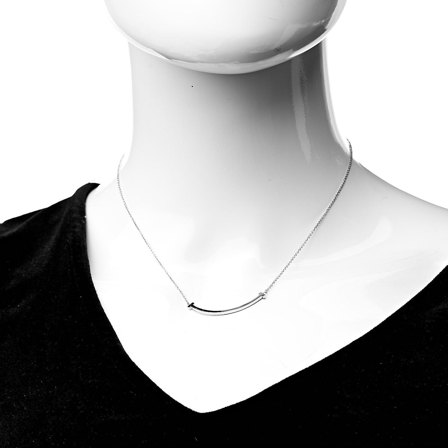 18K White Gold Small T Smile Pendant Necklace