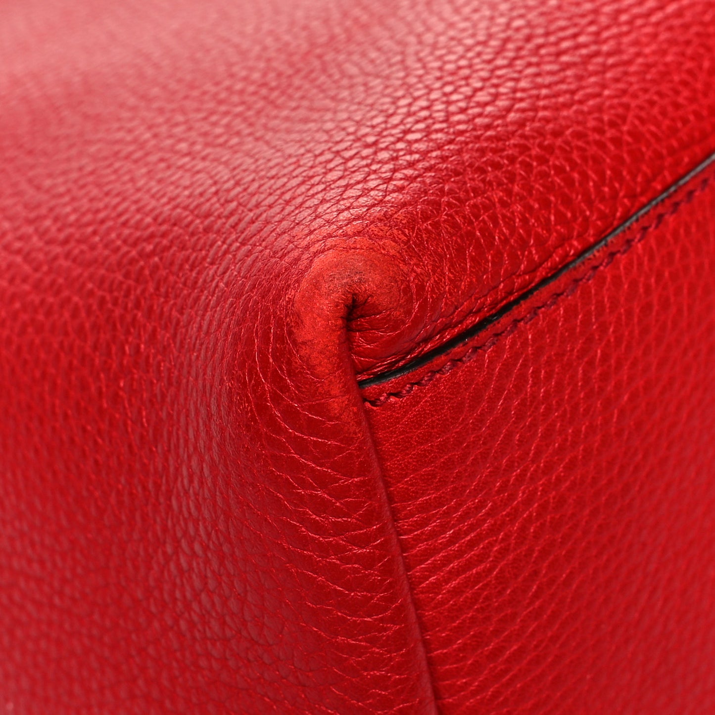 Pebbled Calfskin Medium Soho Chain Shoulder Bag Tabasco Red