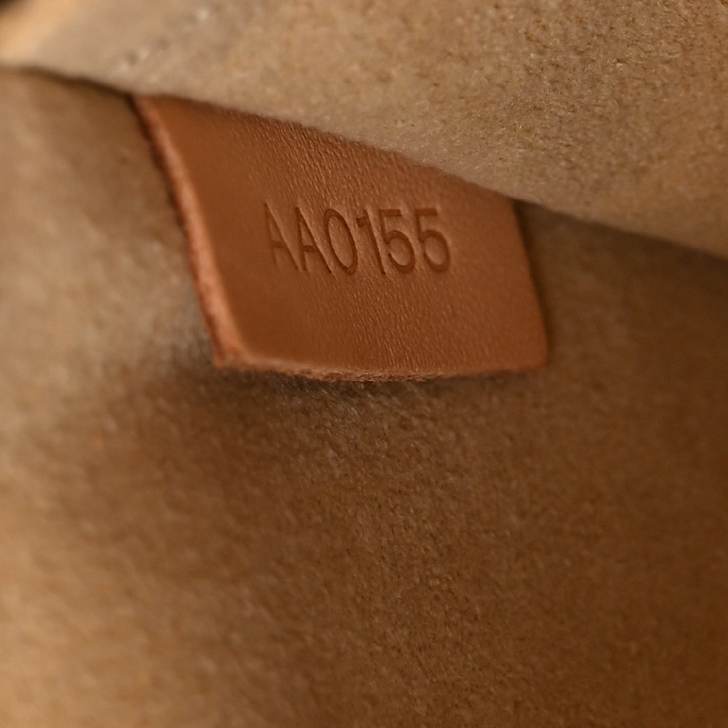 Louis Vuitton Monogram Pochette Milla MM 7 of 11
