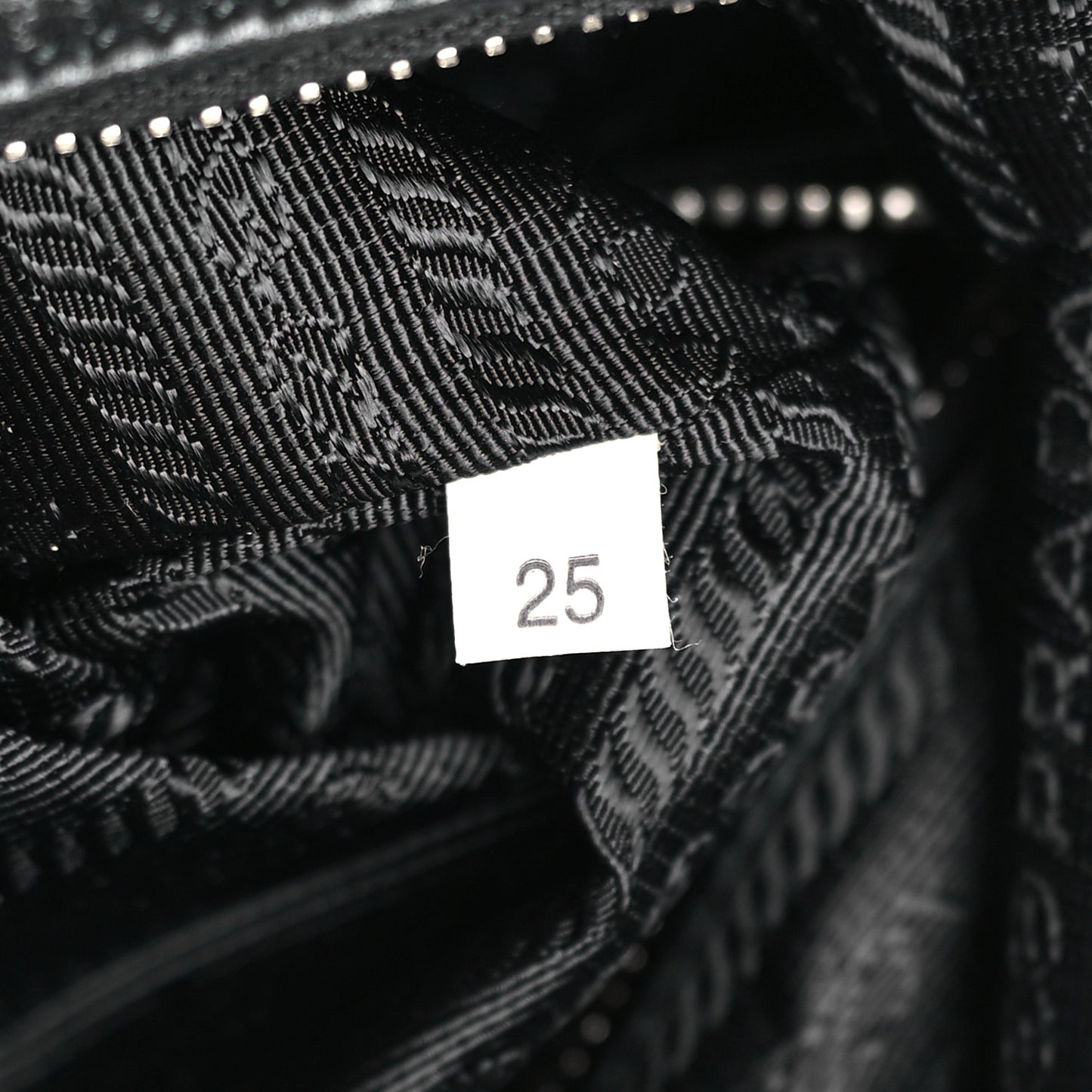 Vitello Daino Hobo Black
