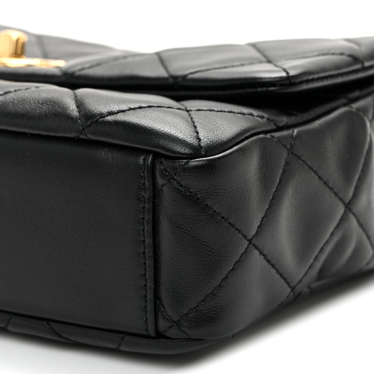 Lambskin Resin Pearl Quilted Flap Black