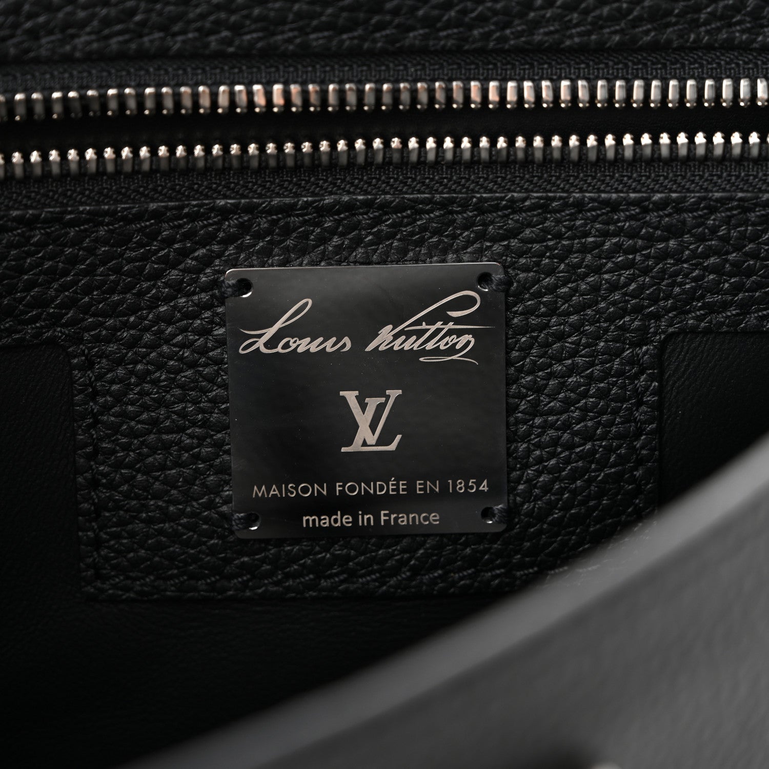 Louis Vuitton Cuir Millesime Georges Pouch Black 6 of 9