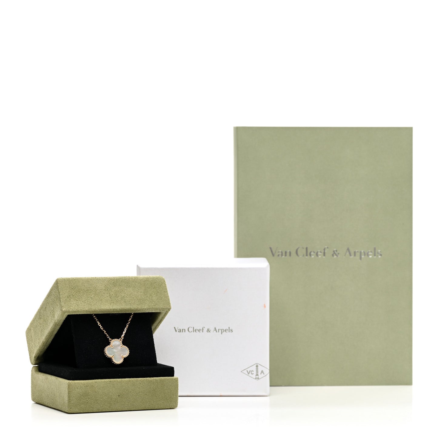 18K Yellow Gold Mother of Pearl Vintage Alhambra Pendant Necklace