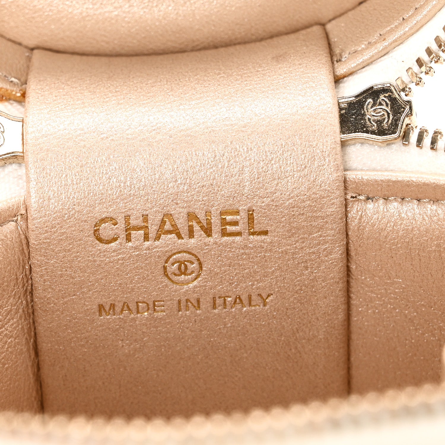 Chanel Lambskin Quilted Ruched Handle Vanity Case White 1864648