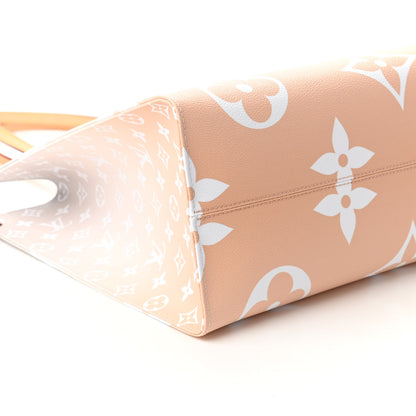 Louis Vuitton Monogram Giant By The Pool Onthego GM Brume 6 of 11