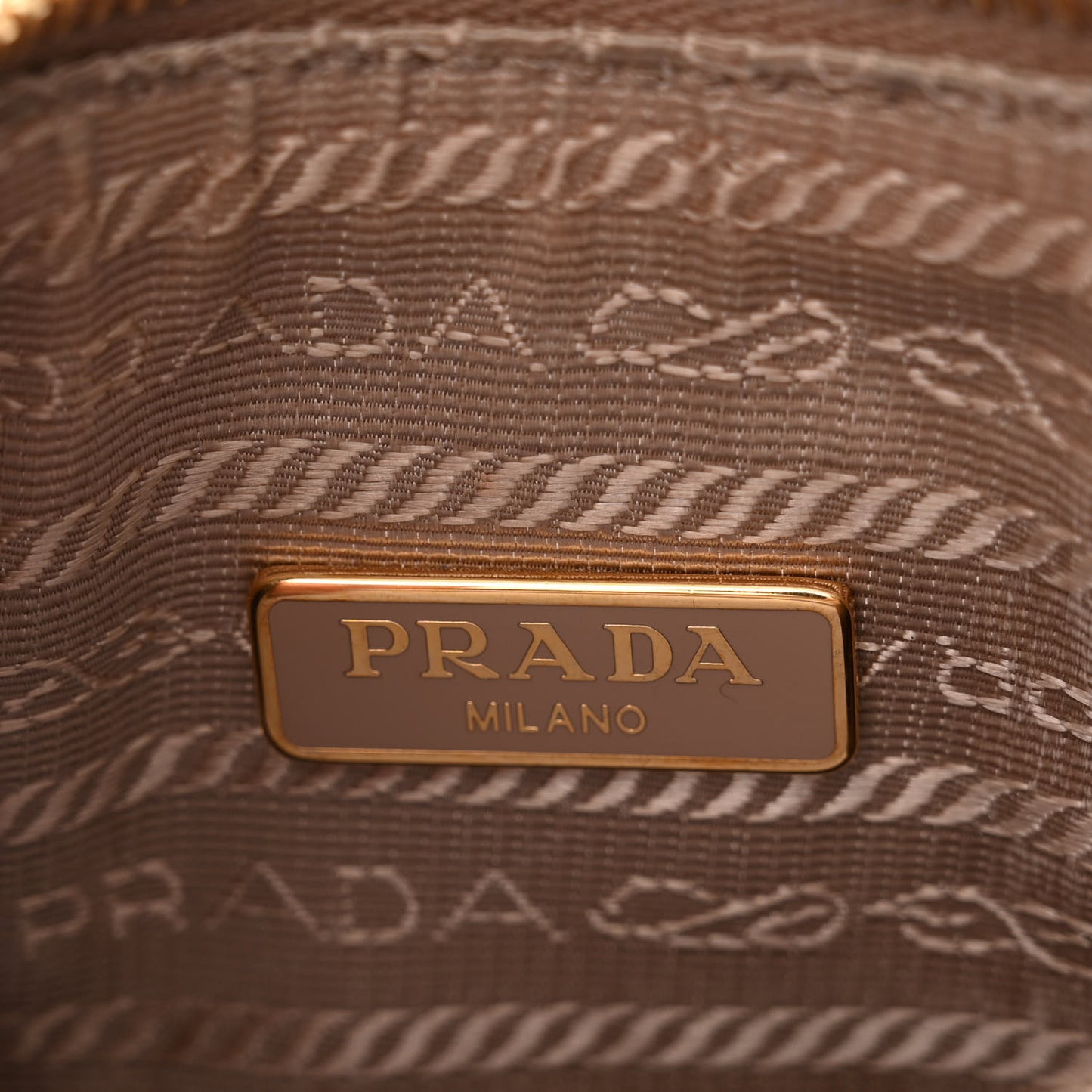Saffiano Lux Re-Edition 2005 Shoulder Bag Cammeo