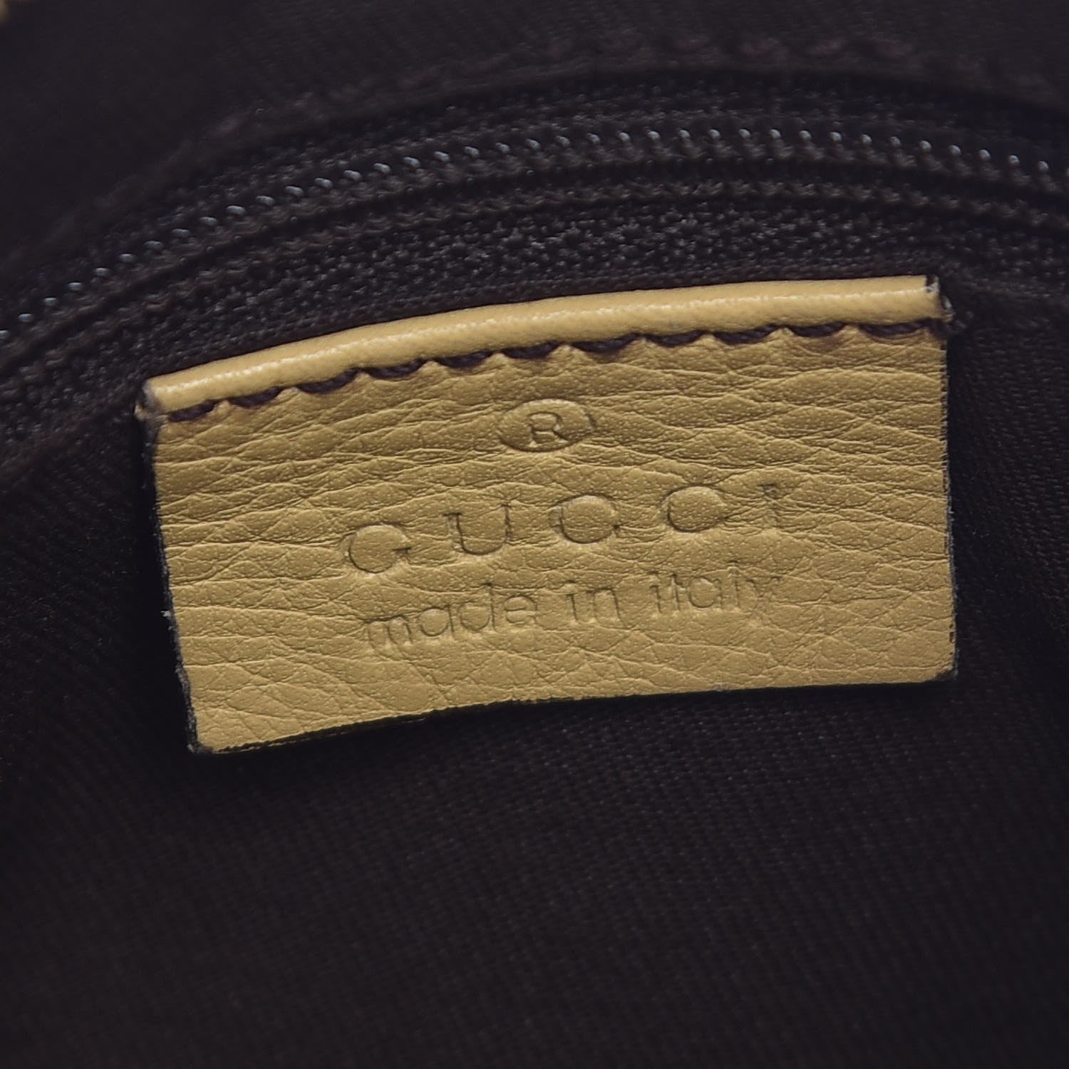 Gucci Monogram Medium D Gold Ring Hob Yellow 6 of 16