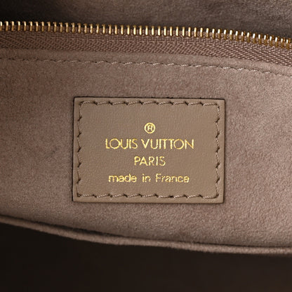 Louis Vuitton Empreinte Monogram Giant Onthego MM Tourterelle 6 of 9
